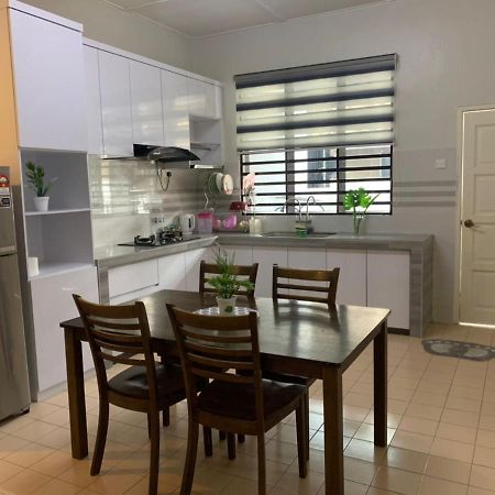 Homestay Maryam Lumut Extérieur photo